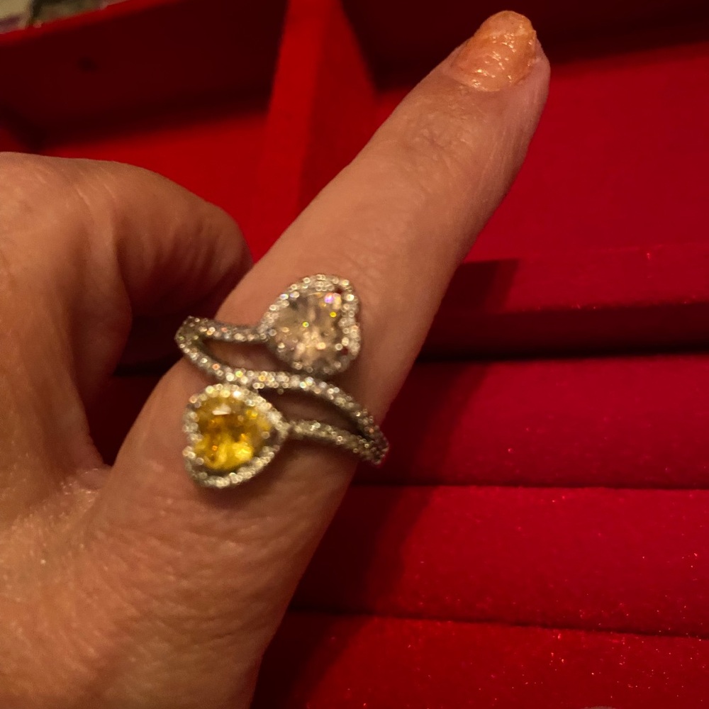 Elegant Silver and Yellow Gemstone Ring